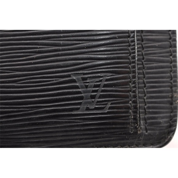 LOUIS VUITTON S-LOCK EPI CLUTCH ON A CHAIN CROSSBODY. - Picture 13 of 15